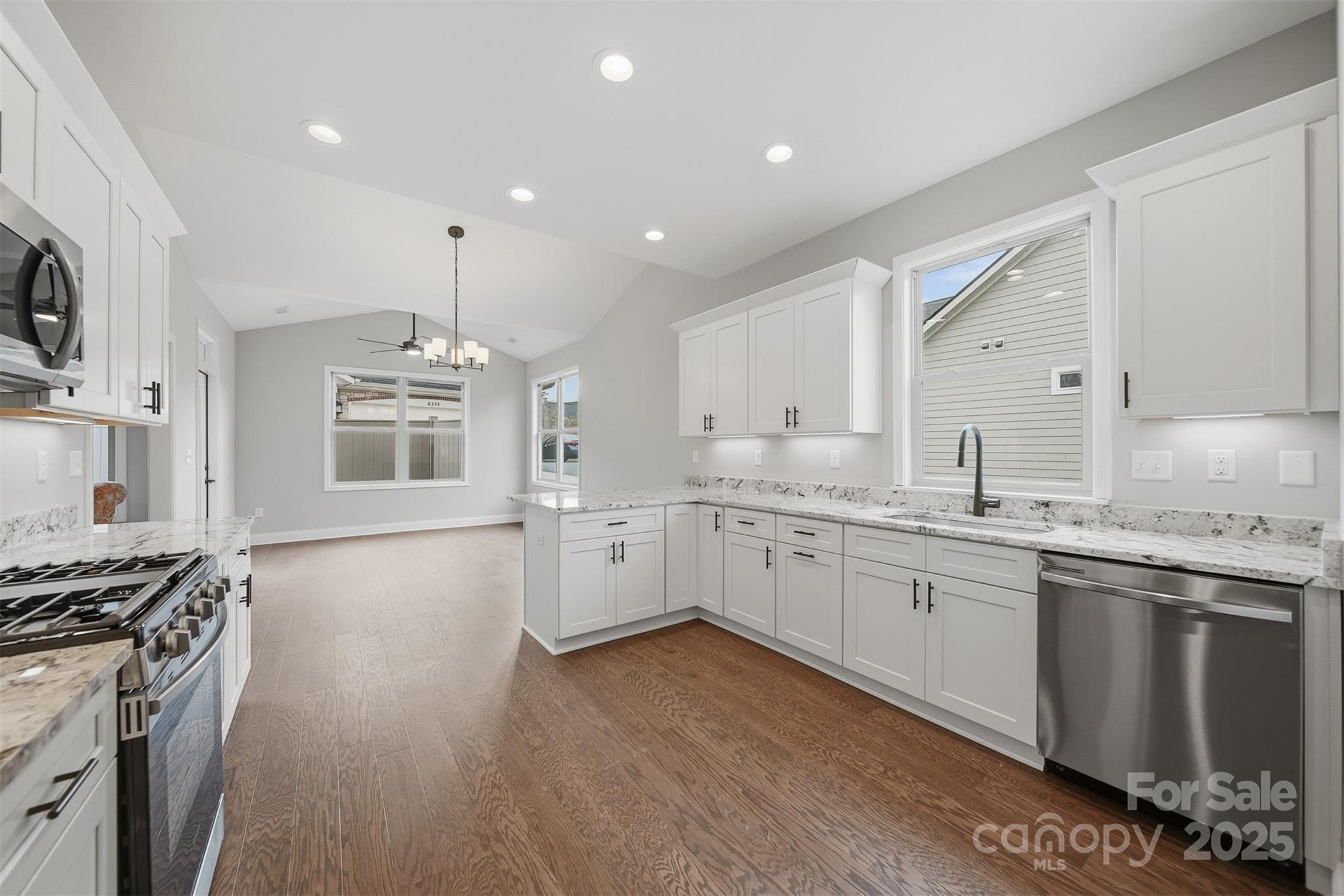 835A Wynnshire Drive — Hickory