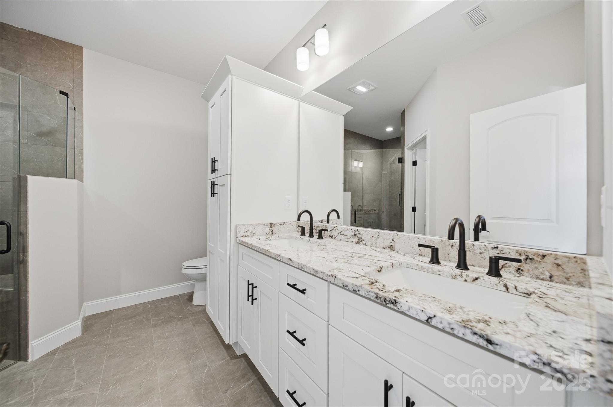 835A Wynnshire Drive — Hickory