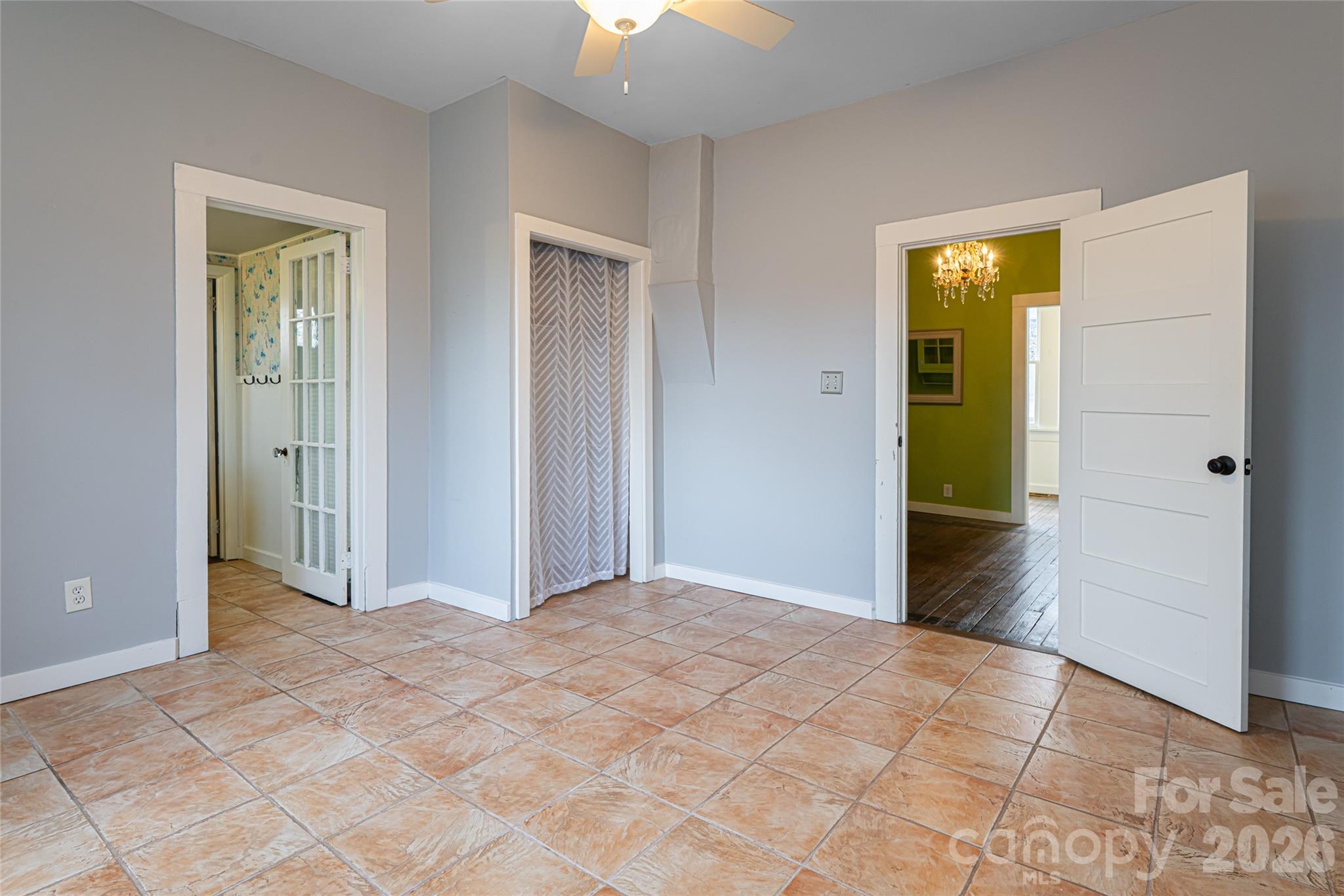 40 Jonestown Road — Asheville