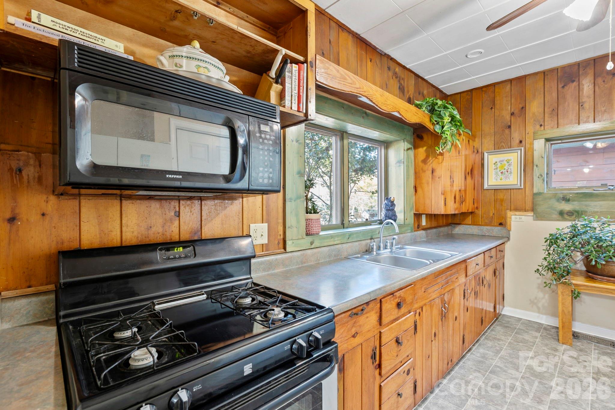 104 Enthoffer Street — Black Mountain
