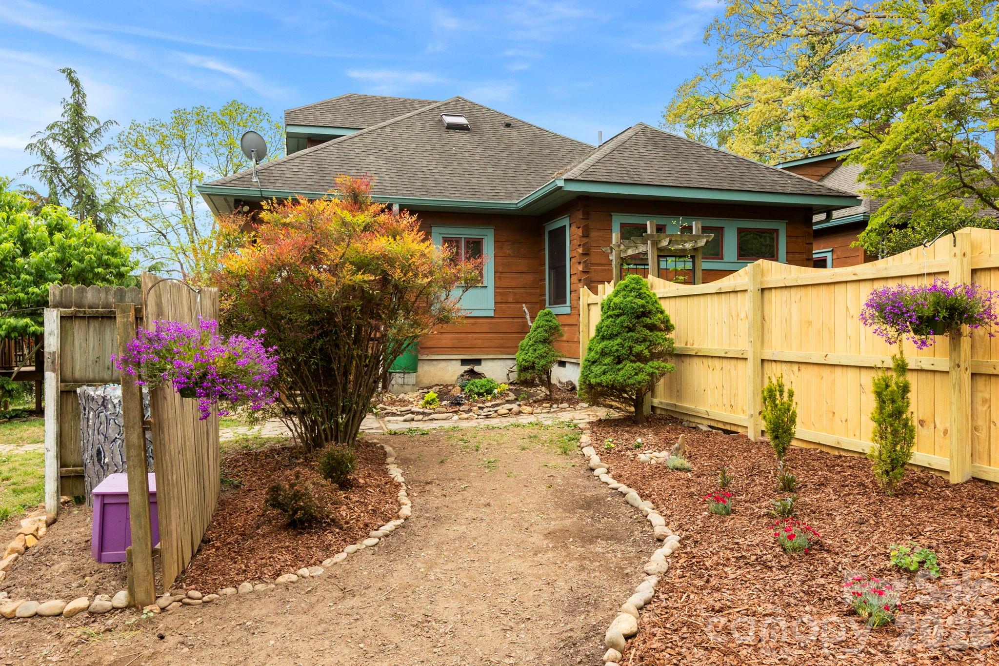 104 Enthoffer Street — Black Mountain