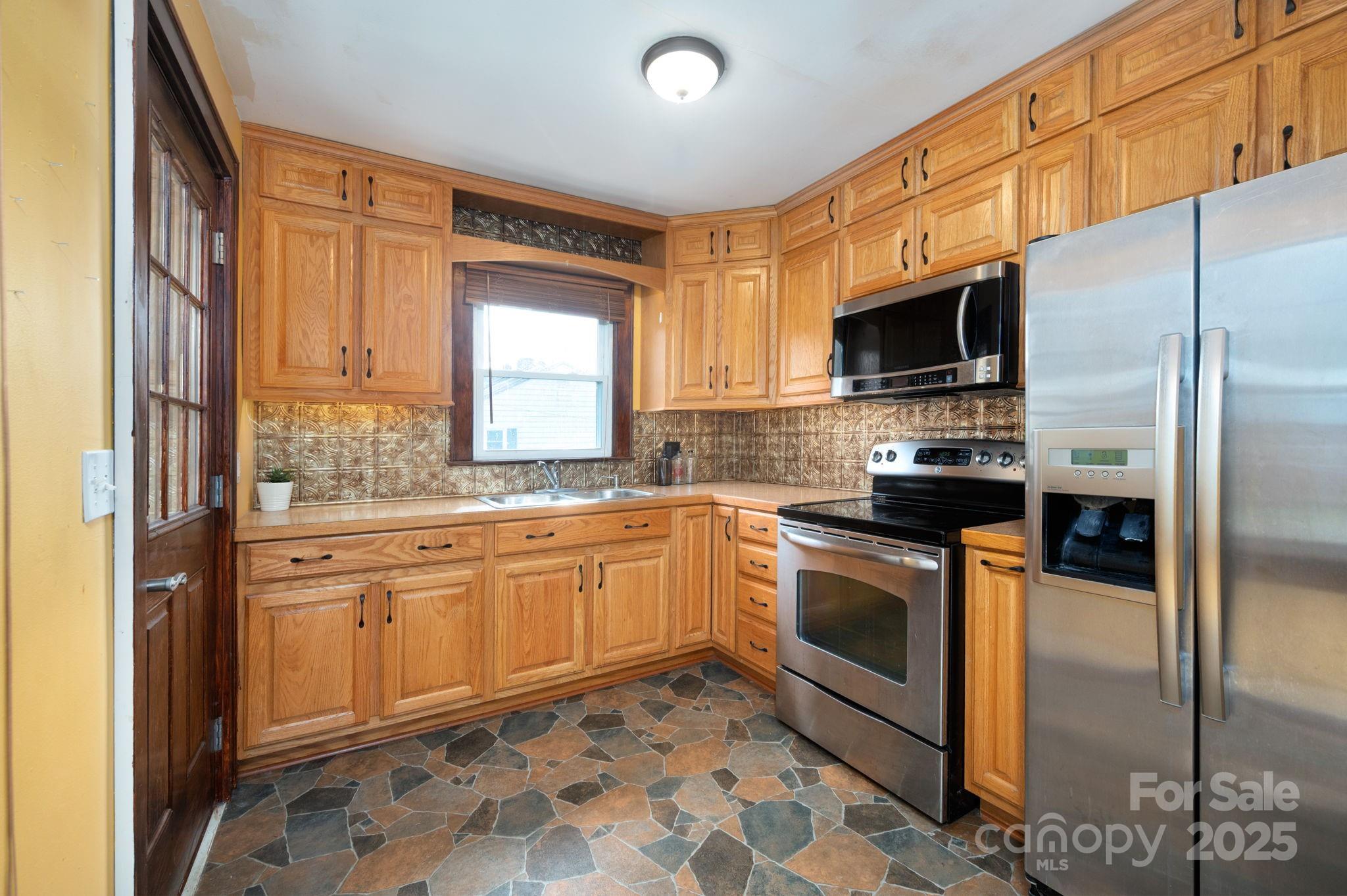 43 Henline Lane — Bakersville