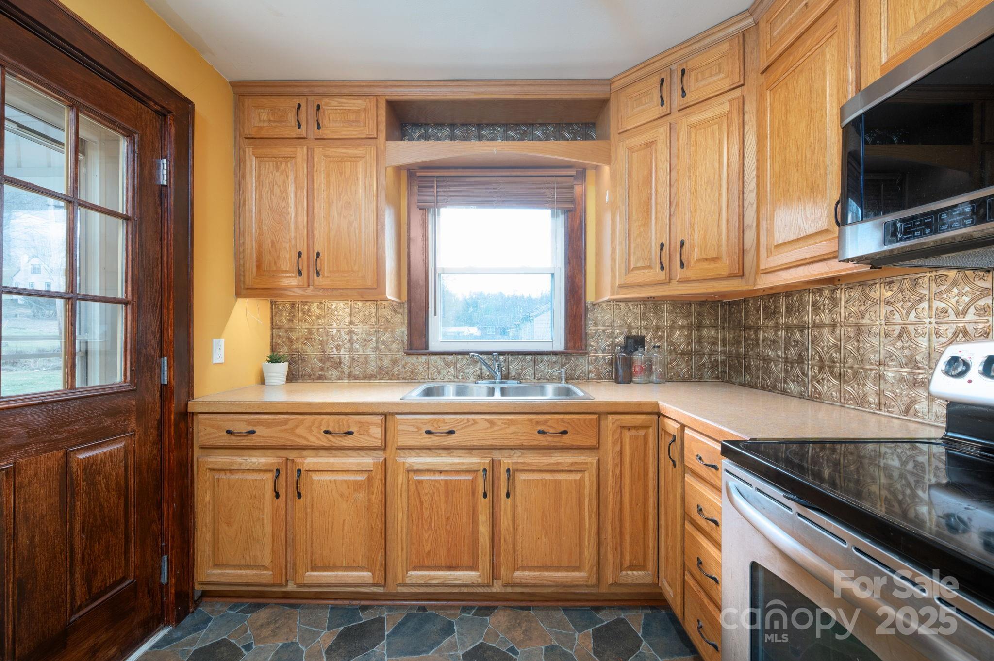 43 Henline Lane — Bakersville