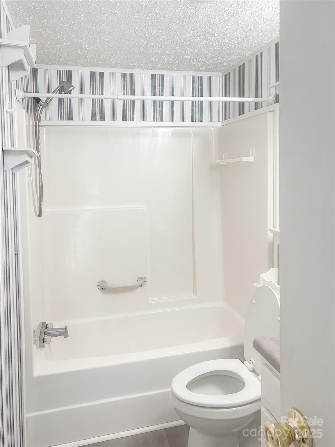 205 W Haywood Lane — Mount Gilead