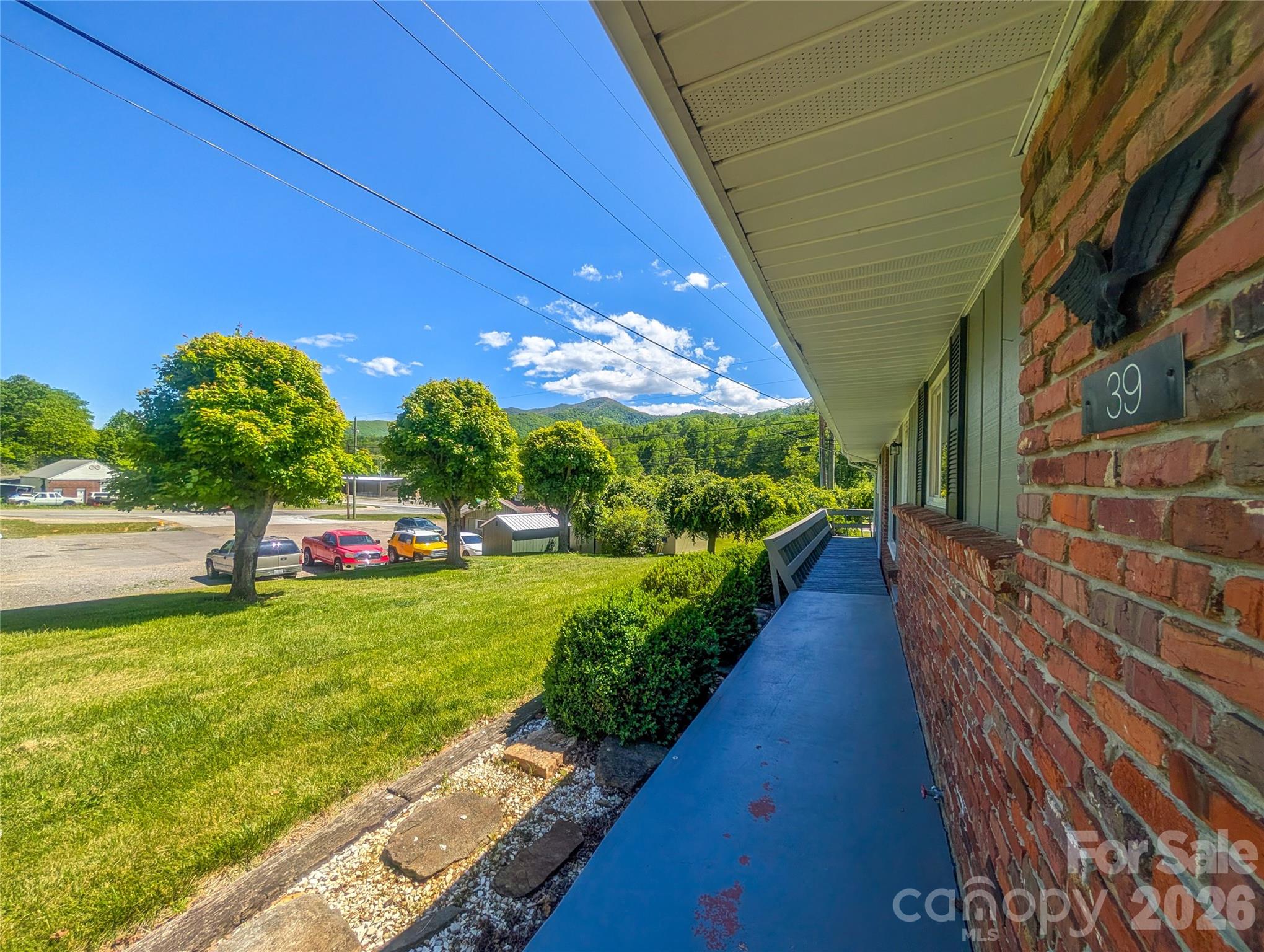 39 Hawthorne Lane — Burnsville