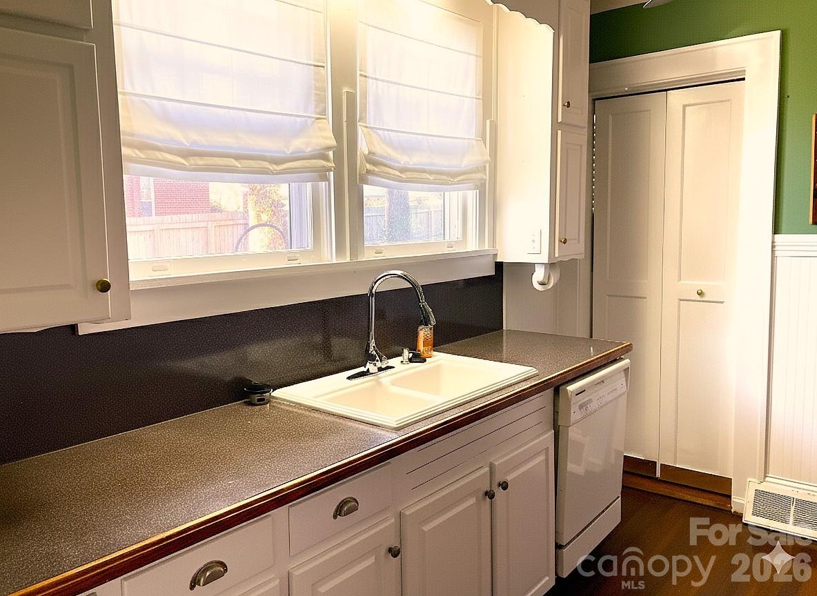 1051 Pee Dee Avenue — Albemarle