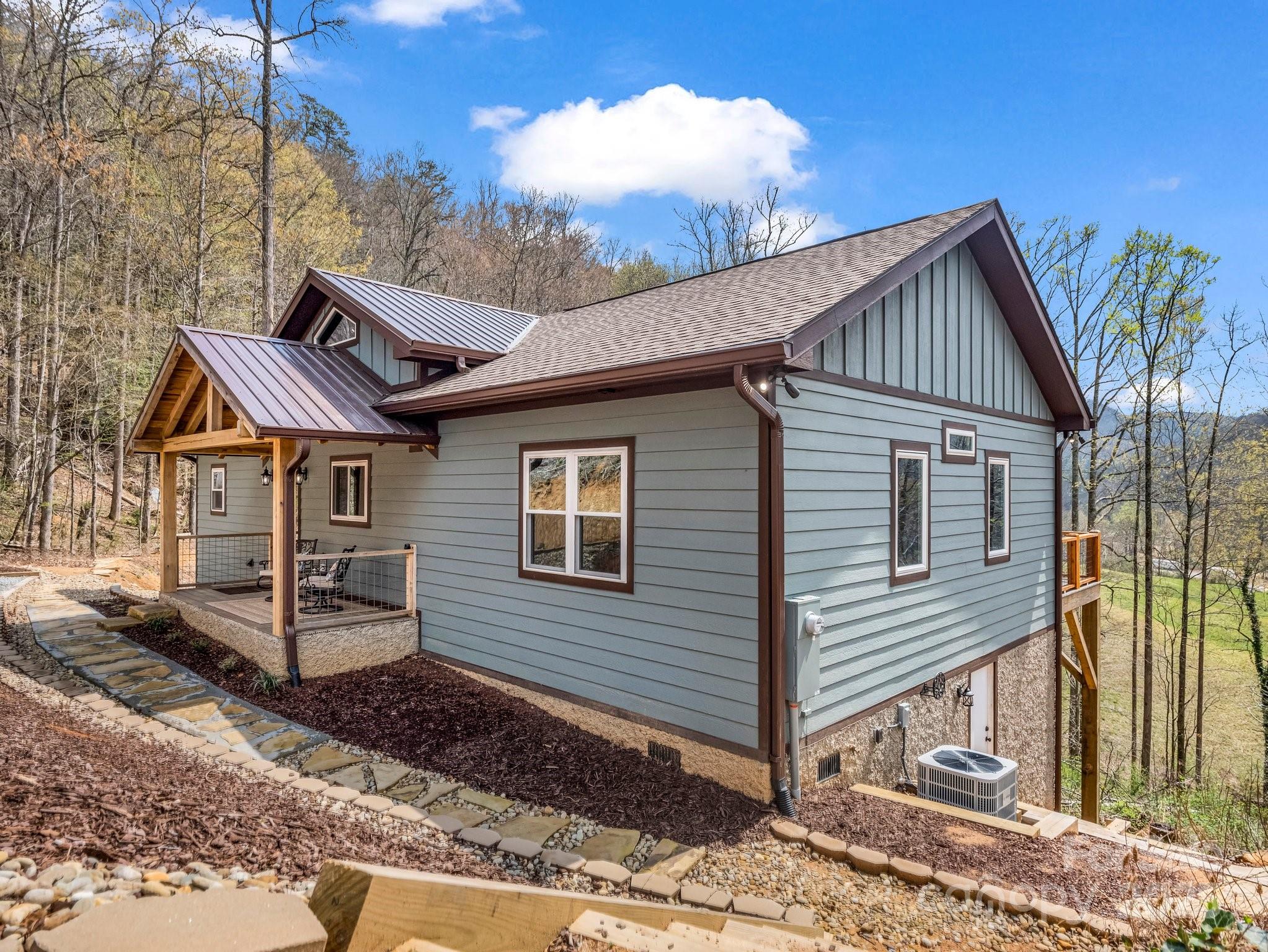 107 Twisted Birch Drive — Hendersonville