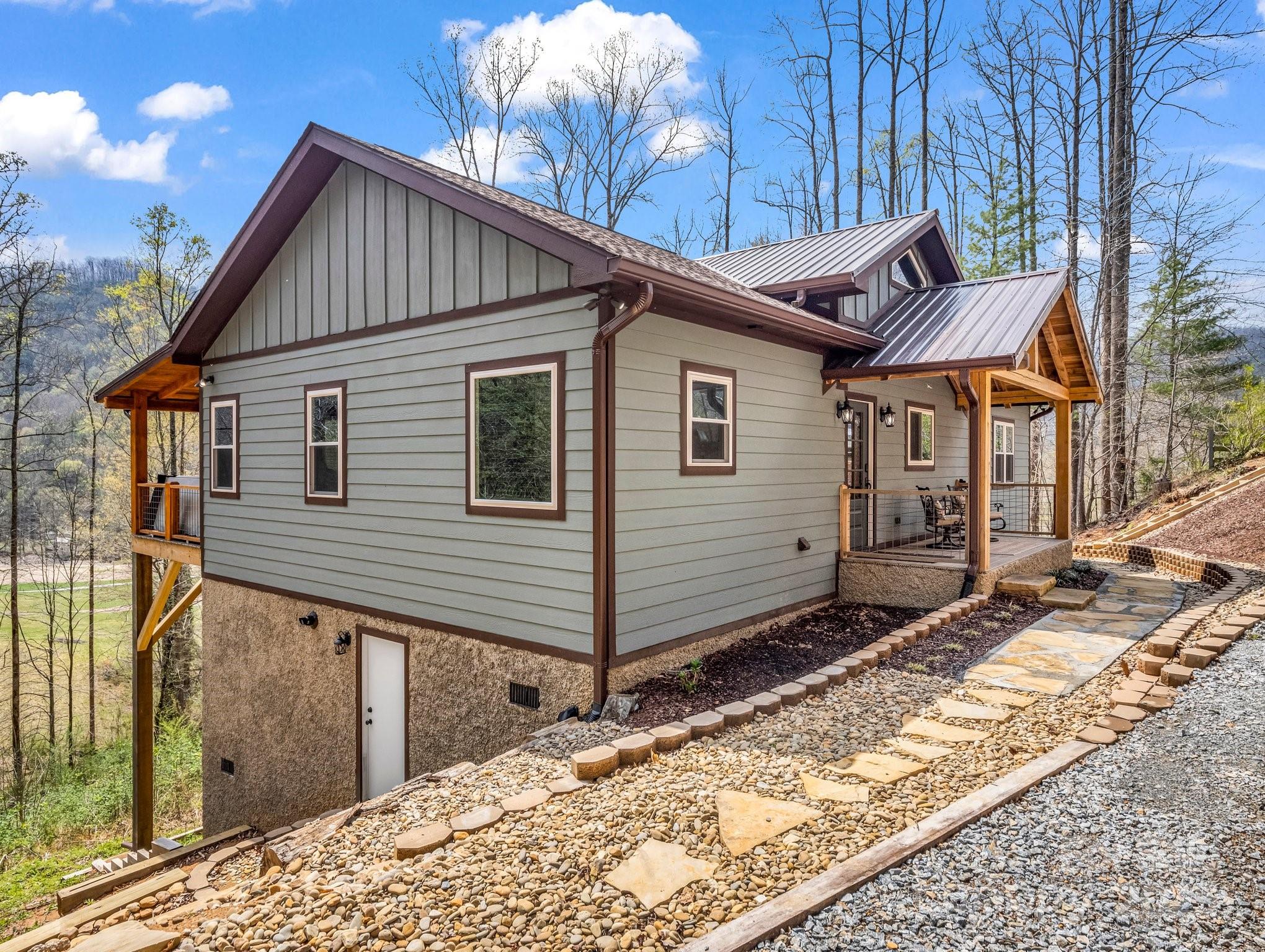 107 Twisted Birch Drive — Hendersonville