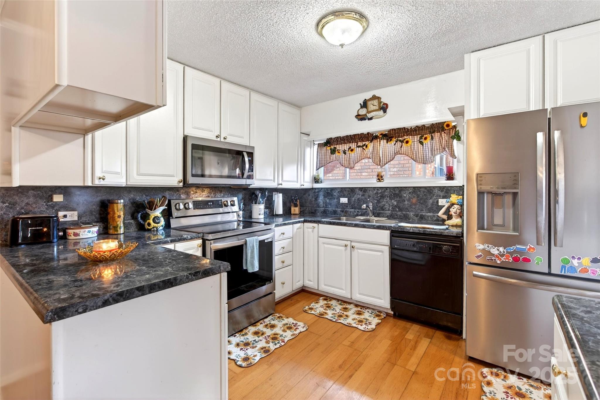 60 Greenwood Drive — Marion
