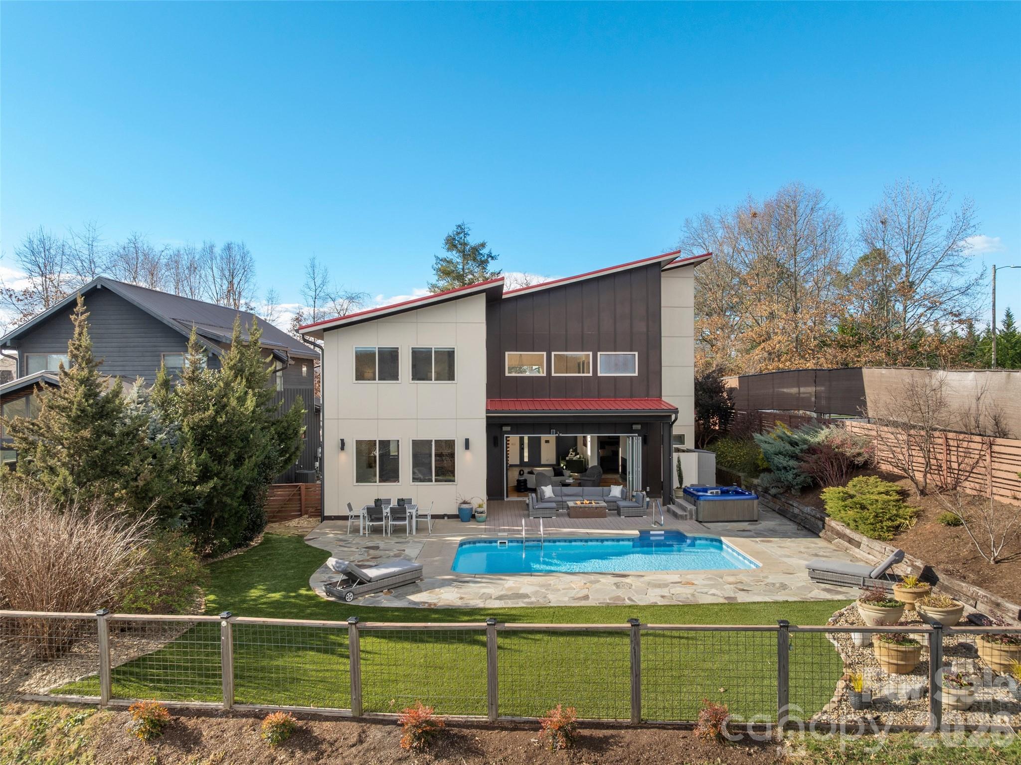 46 Park Avenue N — Asheville