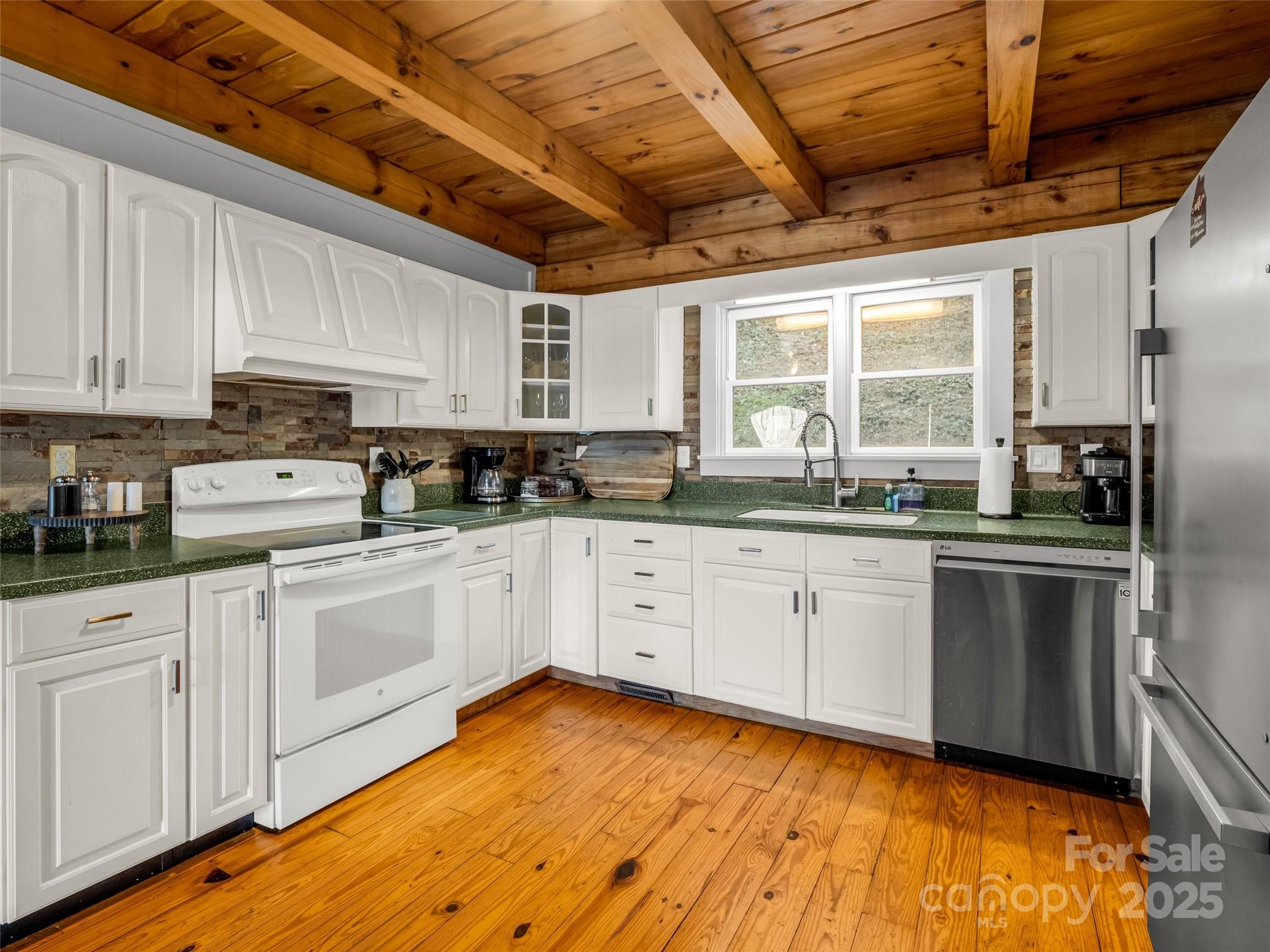 446 Rainbow Circle — Lake Lure