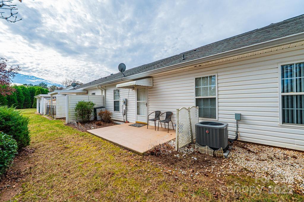 1687 Golden Cedar Lane — Newton