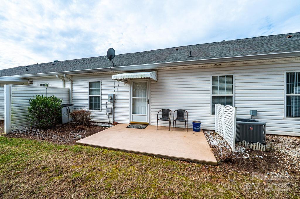 1687 Golden Cedar Lane — Newton