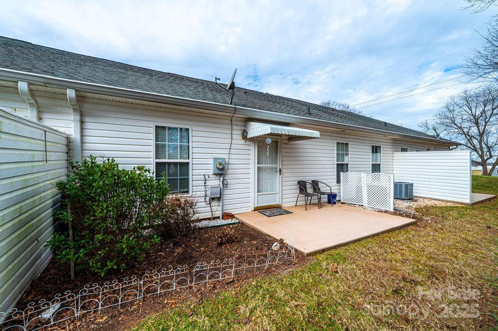 1687 Golden Cedar Lane — Newton