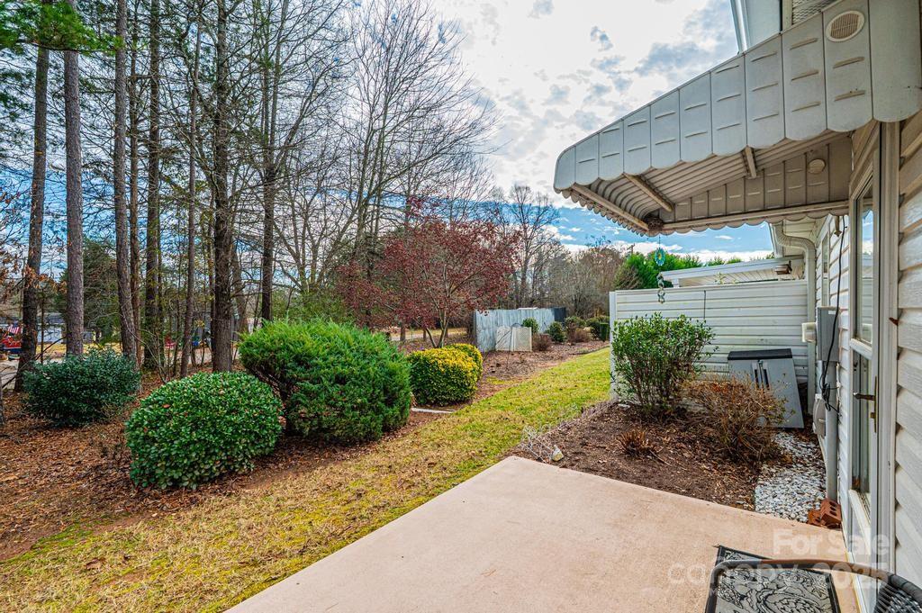 1687 Golden Cedar Lane — Newton