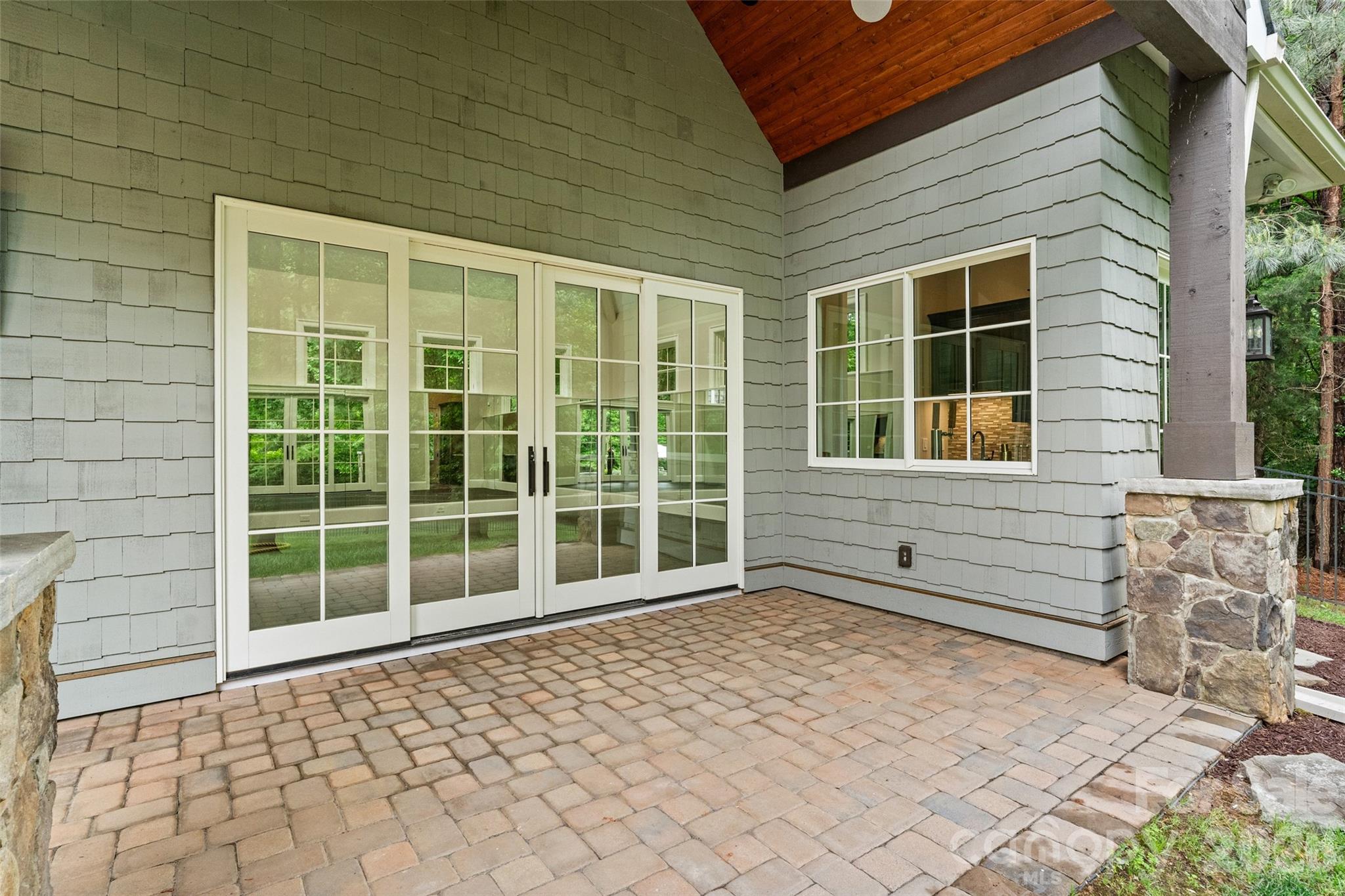 9105 Island Point Road — Charlotte