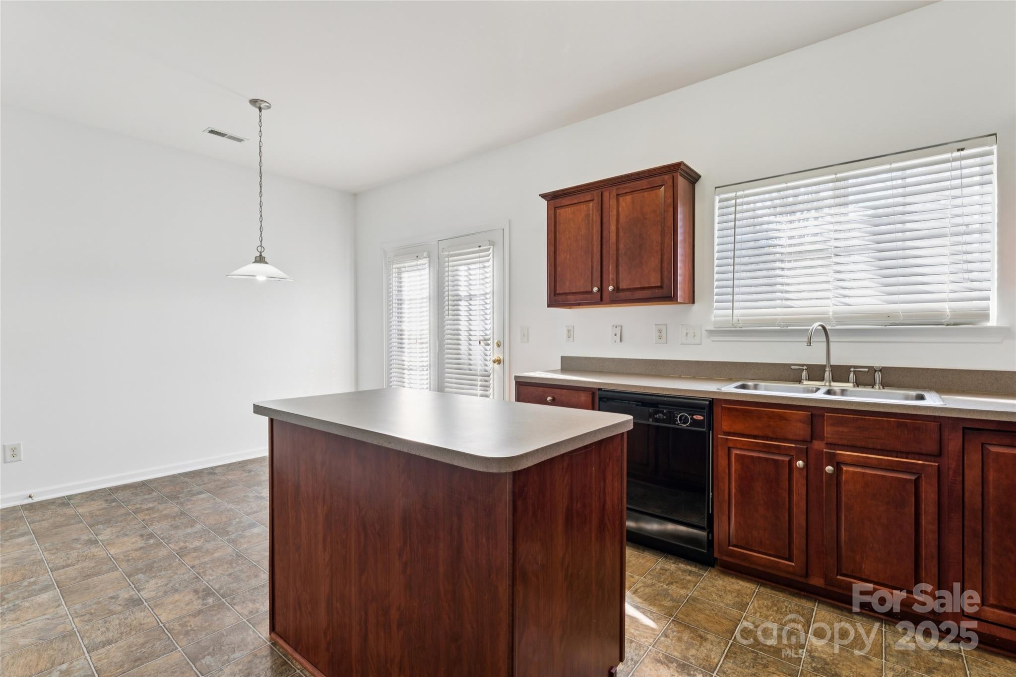 10032 Treeside Lane — Matthews