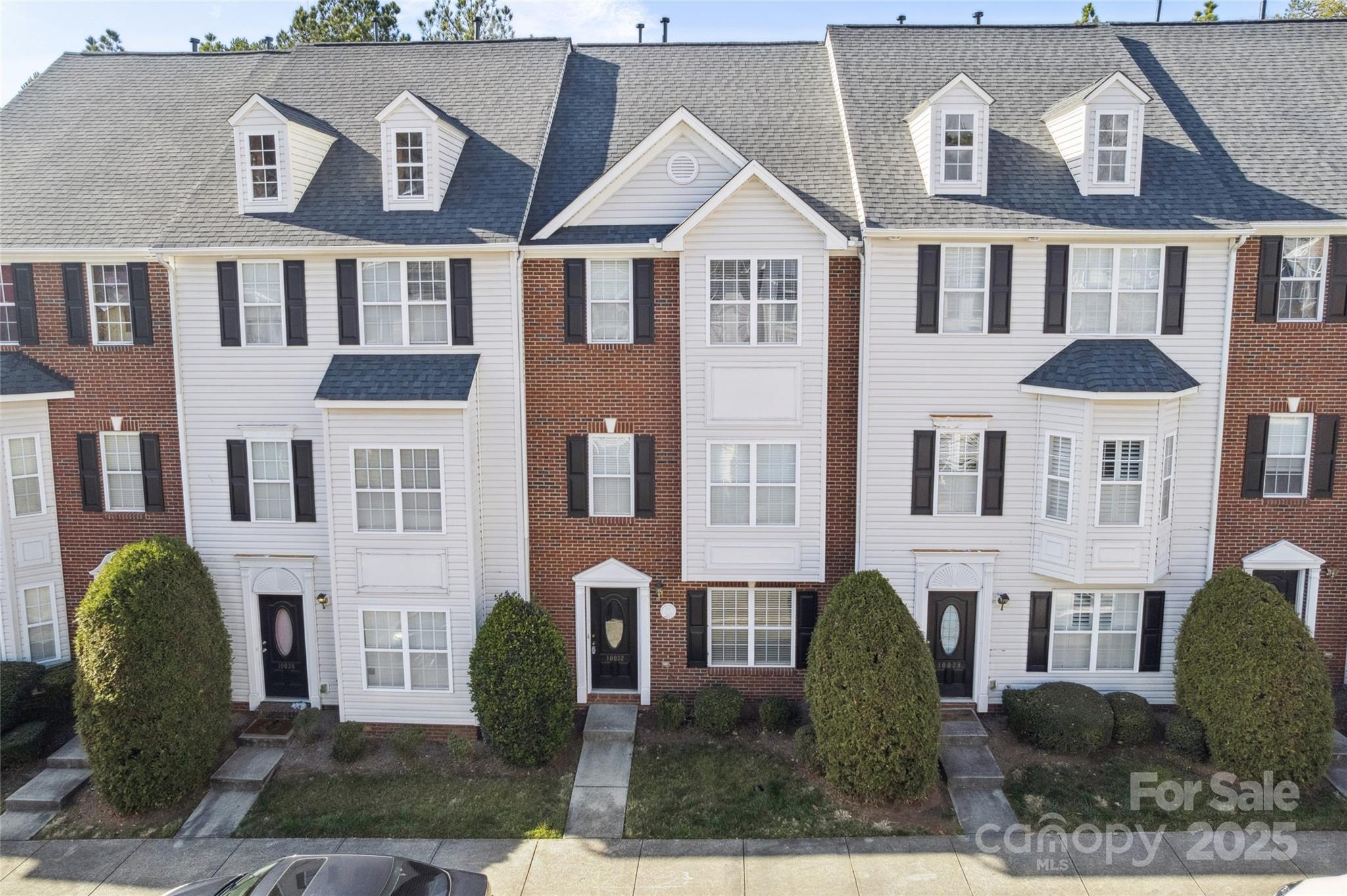 10032 Treeside Lane — Matthews