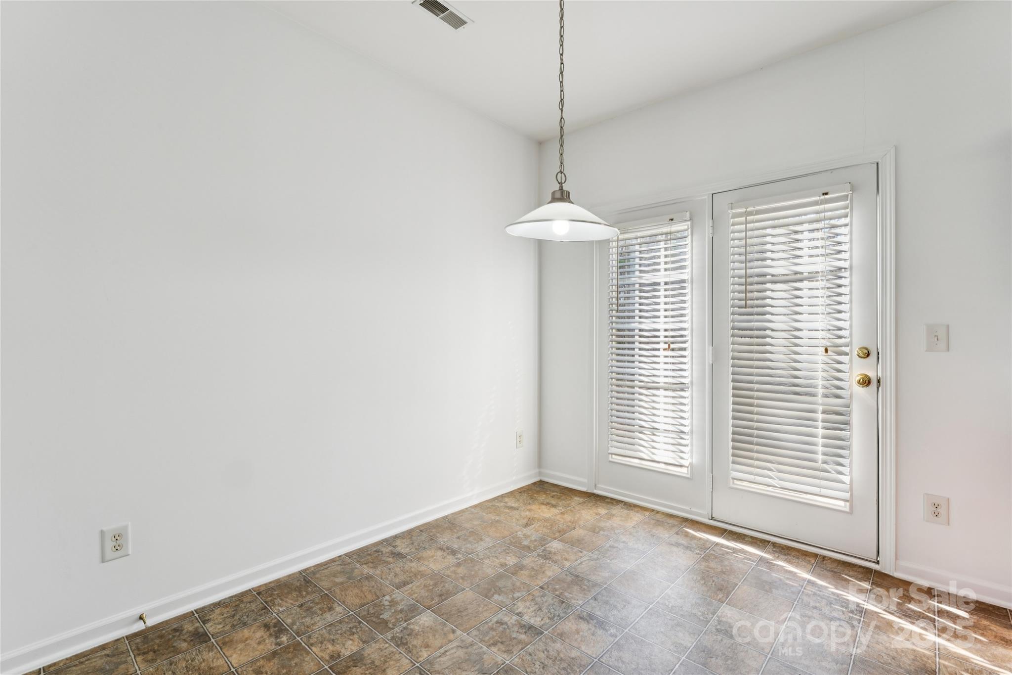 10032 Treeside Lane — Matthews