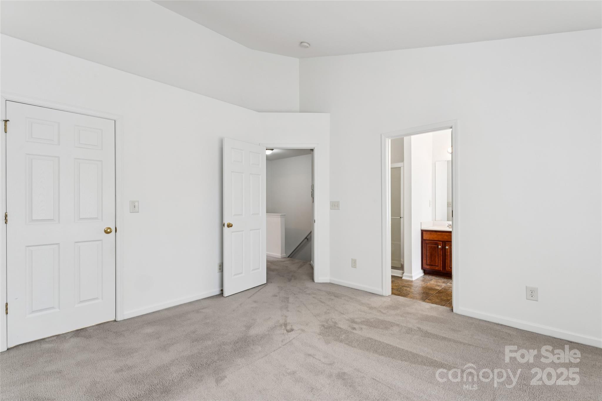 10032 Treeside Lane — Matthews