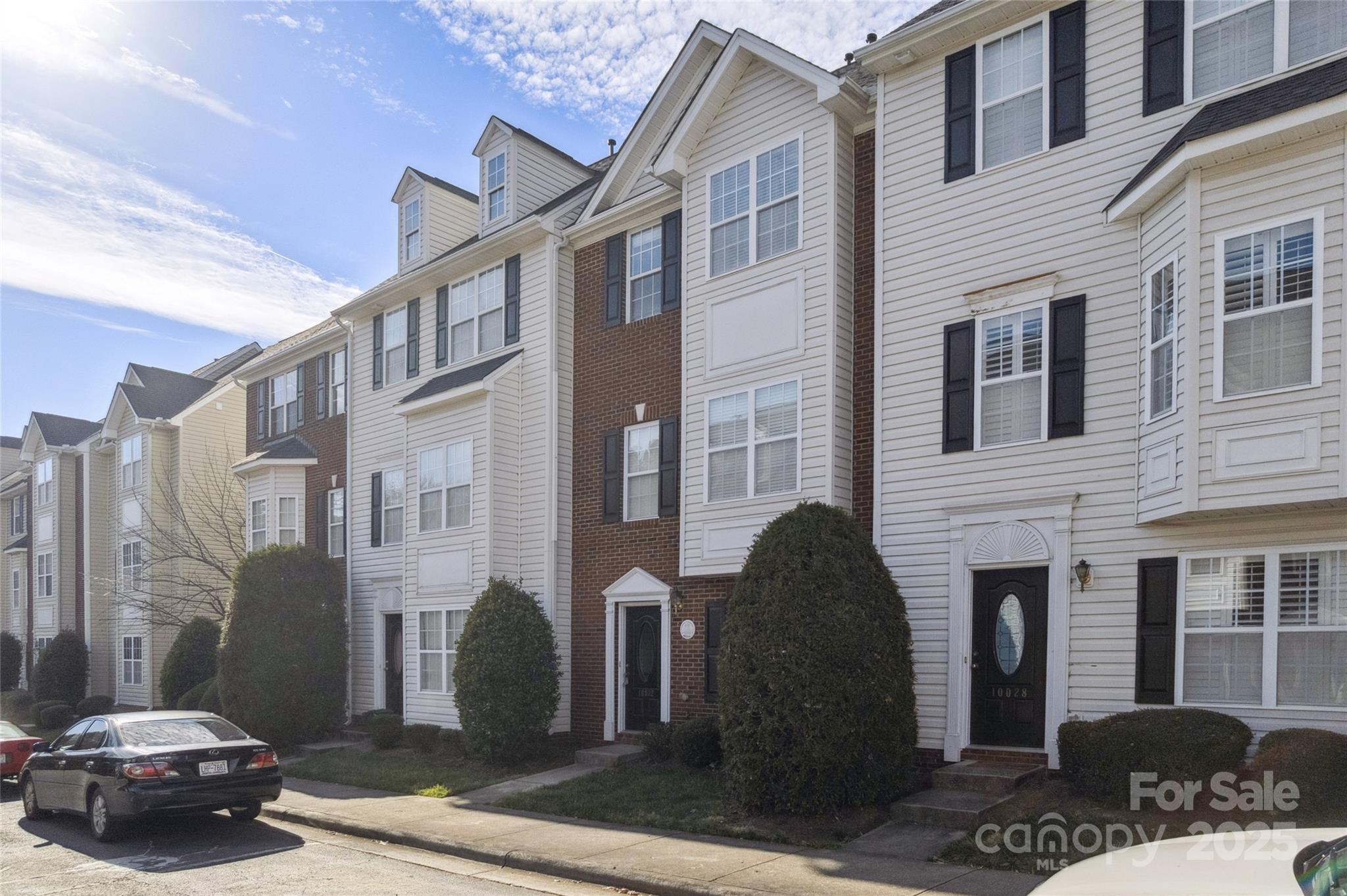 10032 Treeside Lane — Matthews
