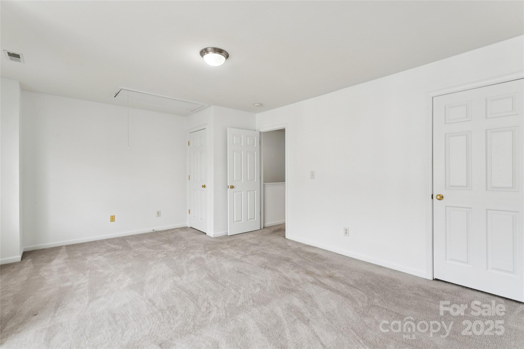 10032 Treeside Lane — Matthews