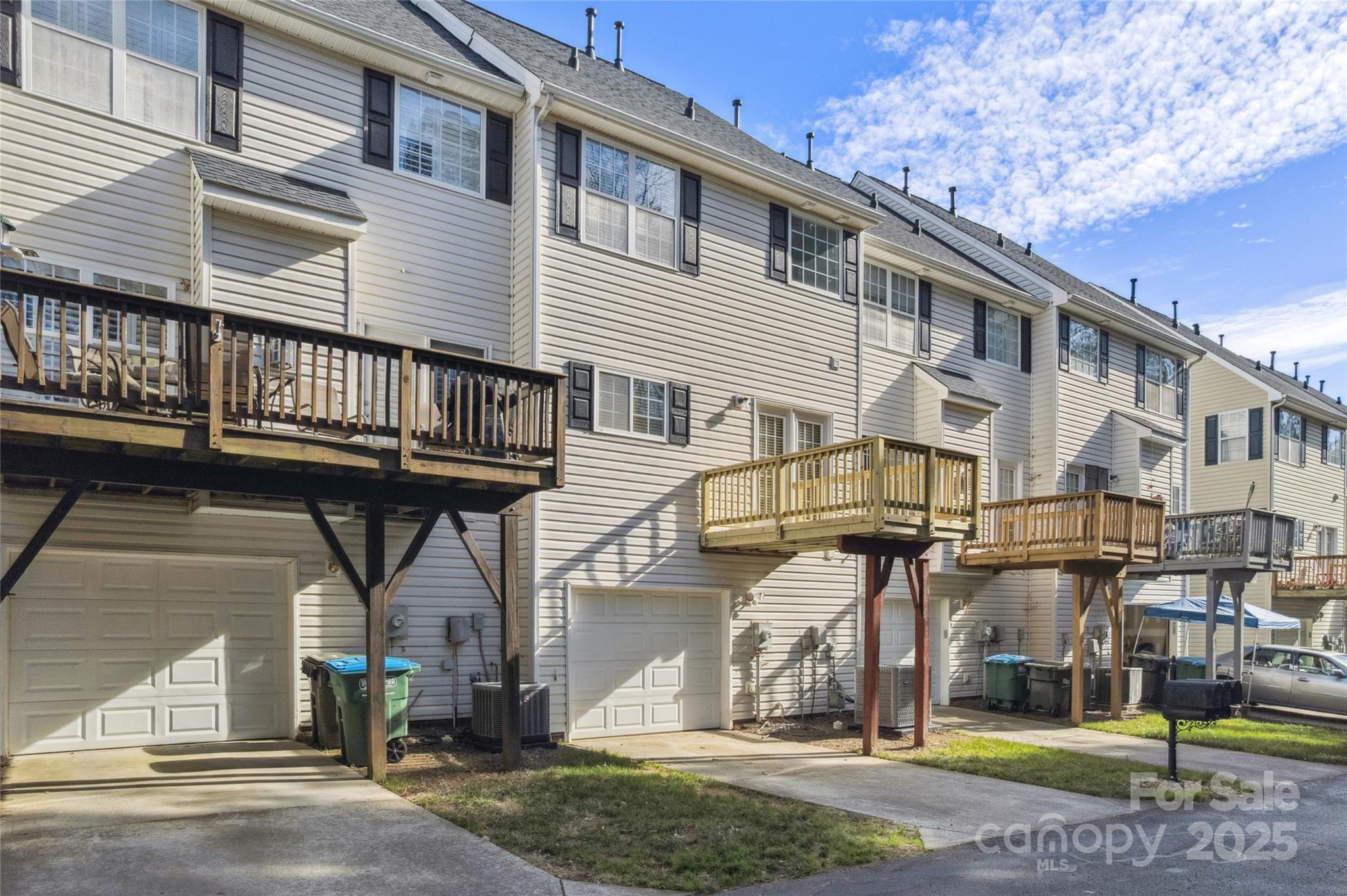 10032 Treeside Lane — Matthews