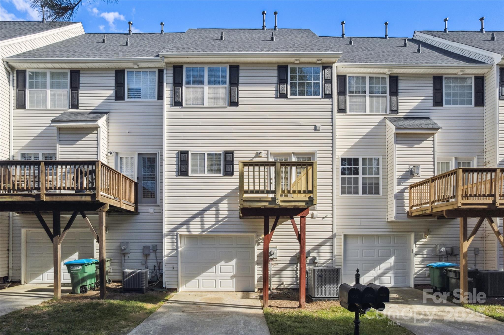 10032 Treeside Lane — Matthews
