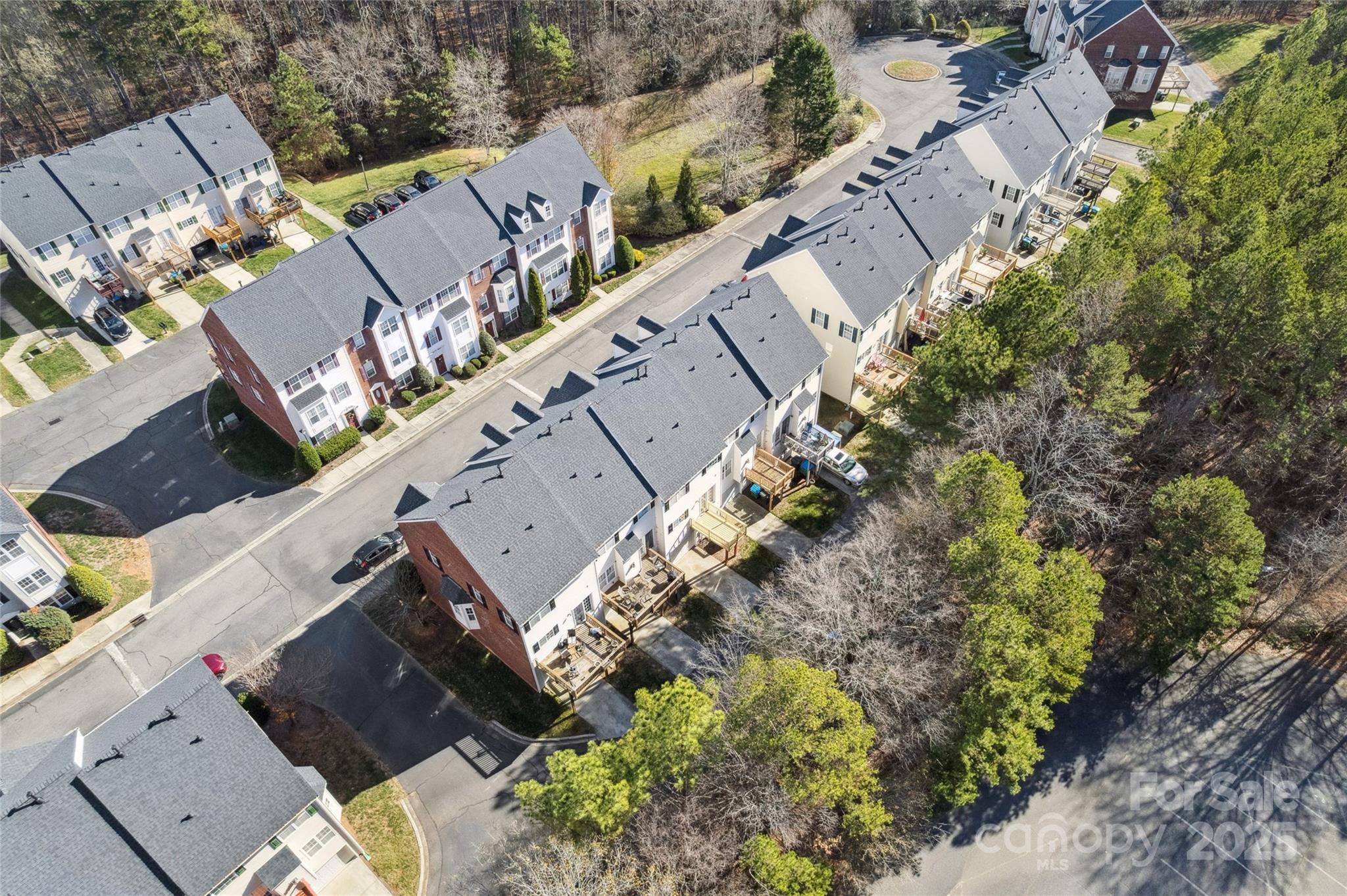 10032 Treeside Lane — Matthews