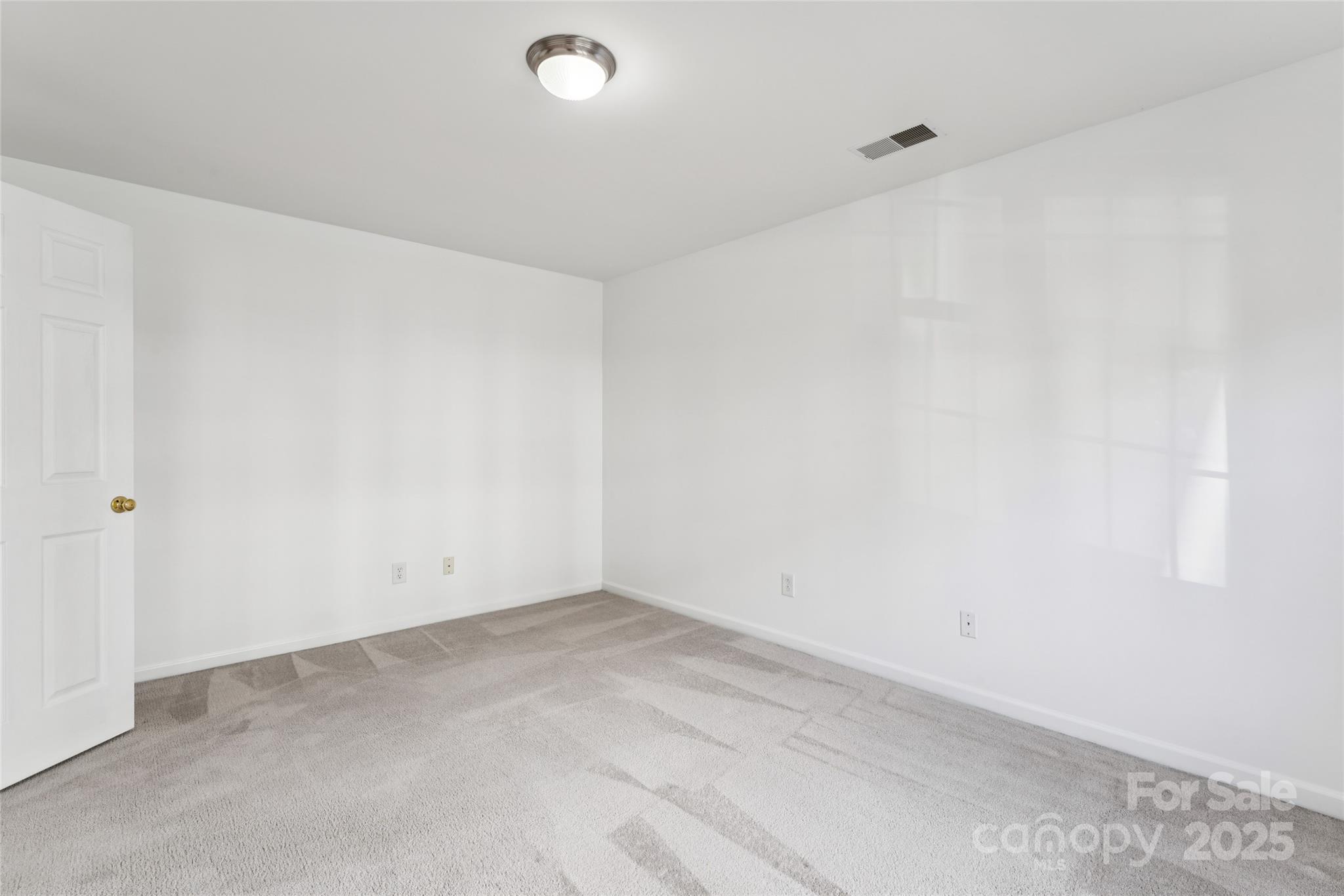 10032 Treeside Lane — Matthews