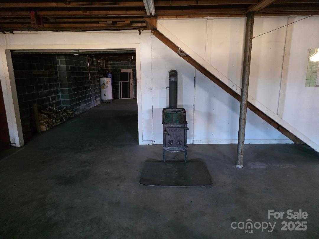1375 E US Highway 19E Highway — Burnsville