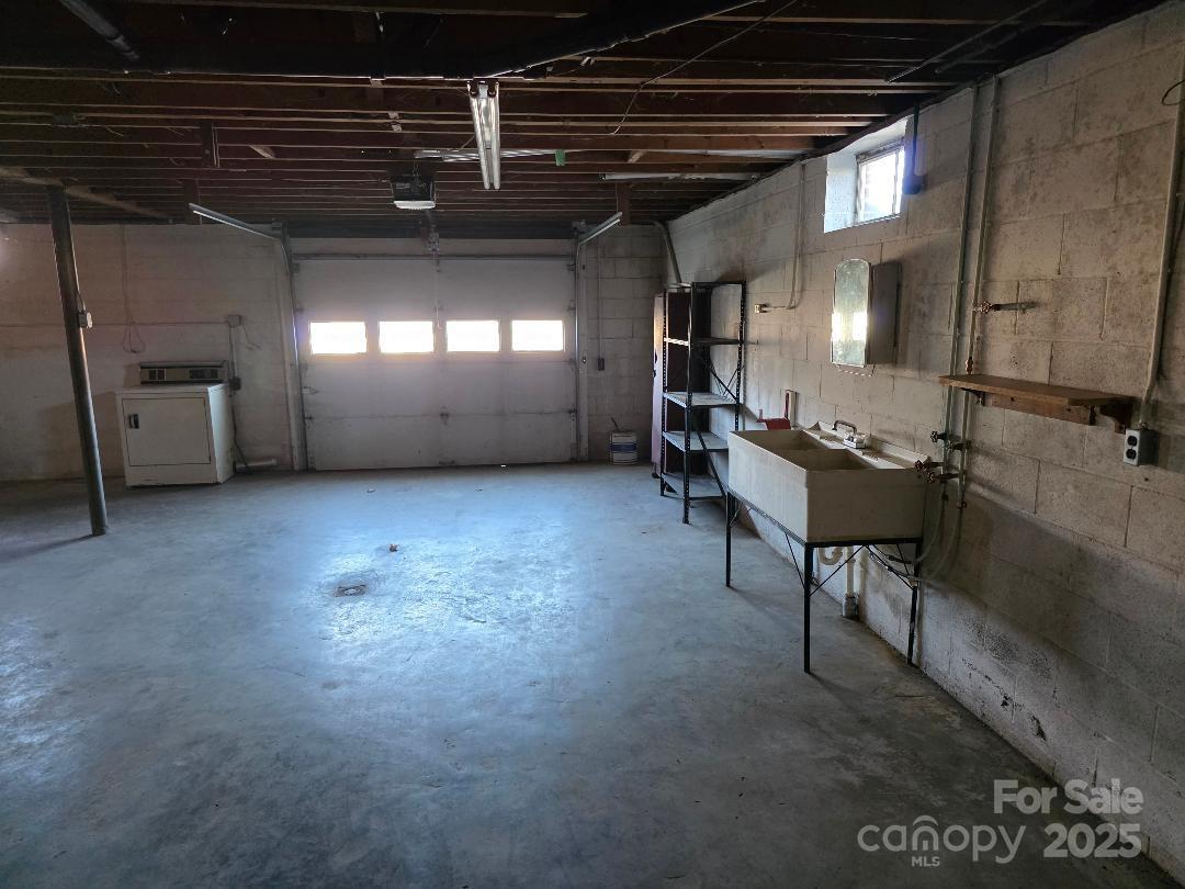 1375 E US Highway 19E Highway — Burnsville
