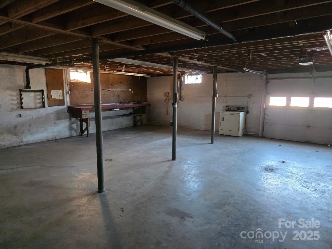 1375 E US Highway 19E Highway — Burnsville