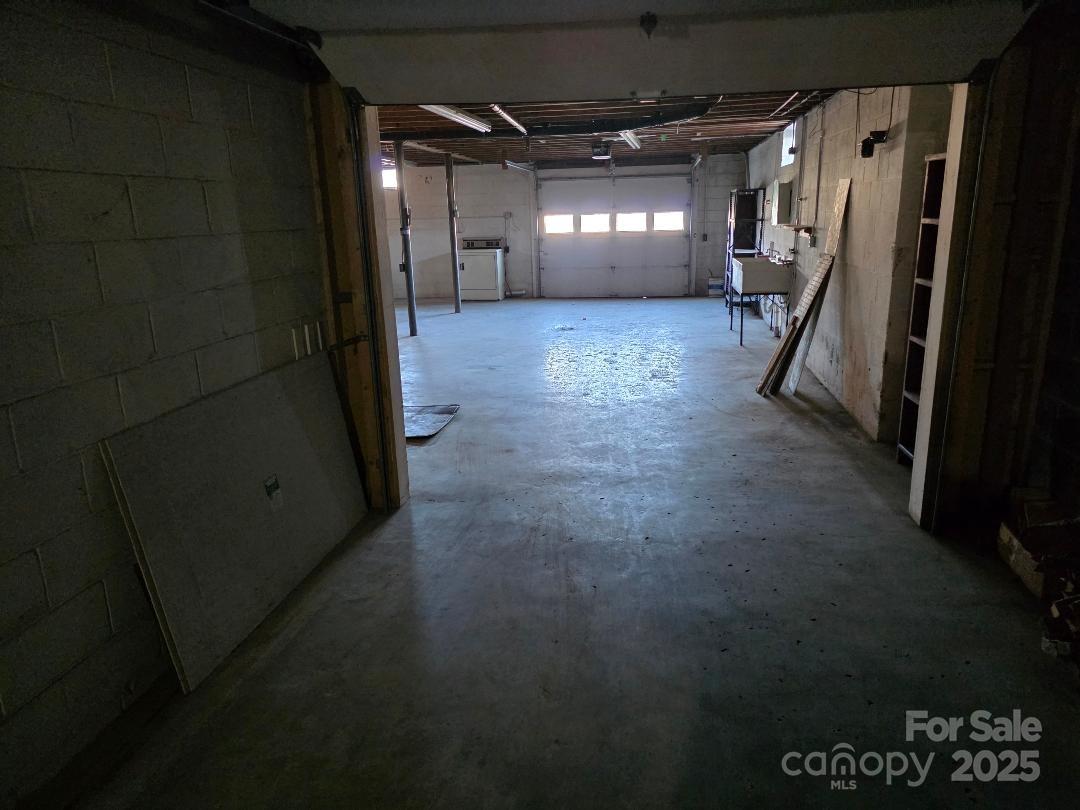 1375 E US Highway 19E Highway — Burnsville