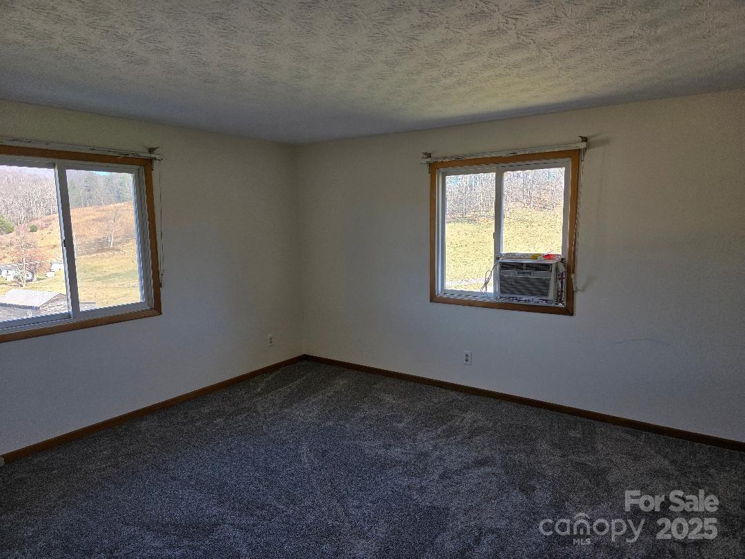 1375 E US Highway 19E Highway — Burnsville