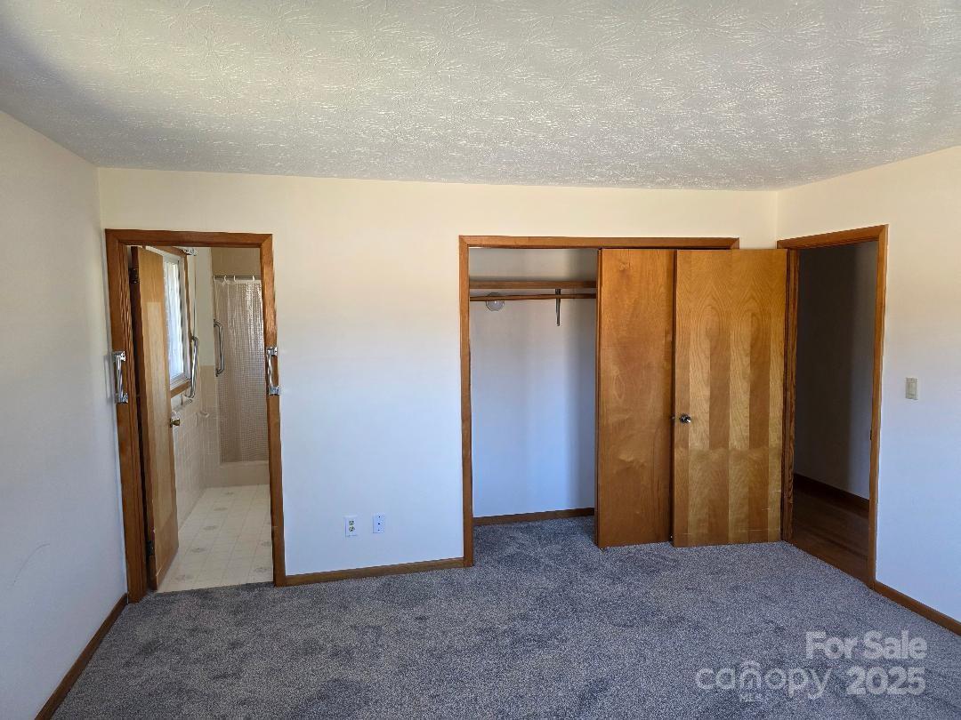 1375 E US Highway 19E Highway — Burnsville