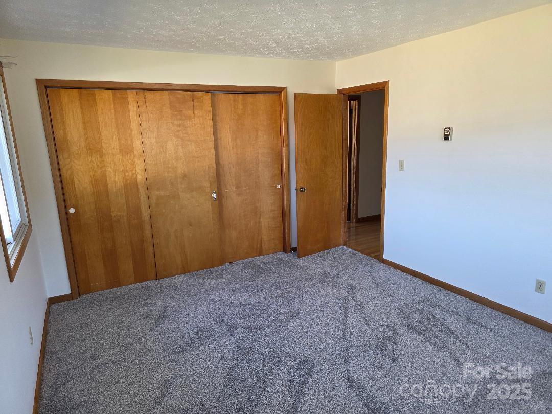 1375 E US Highway 19E Highway — Burnsville