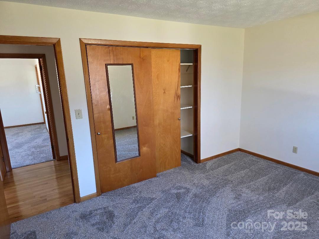 1375 E US Highway 19E Highway — Burnsville
