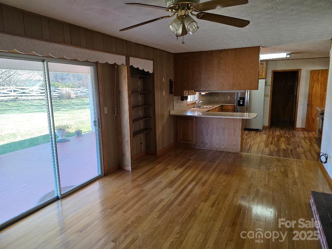 1375 E US Highway 19E Highway — Burnsville