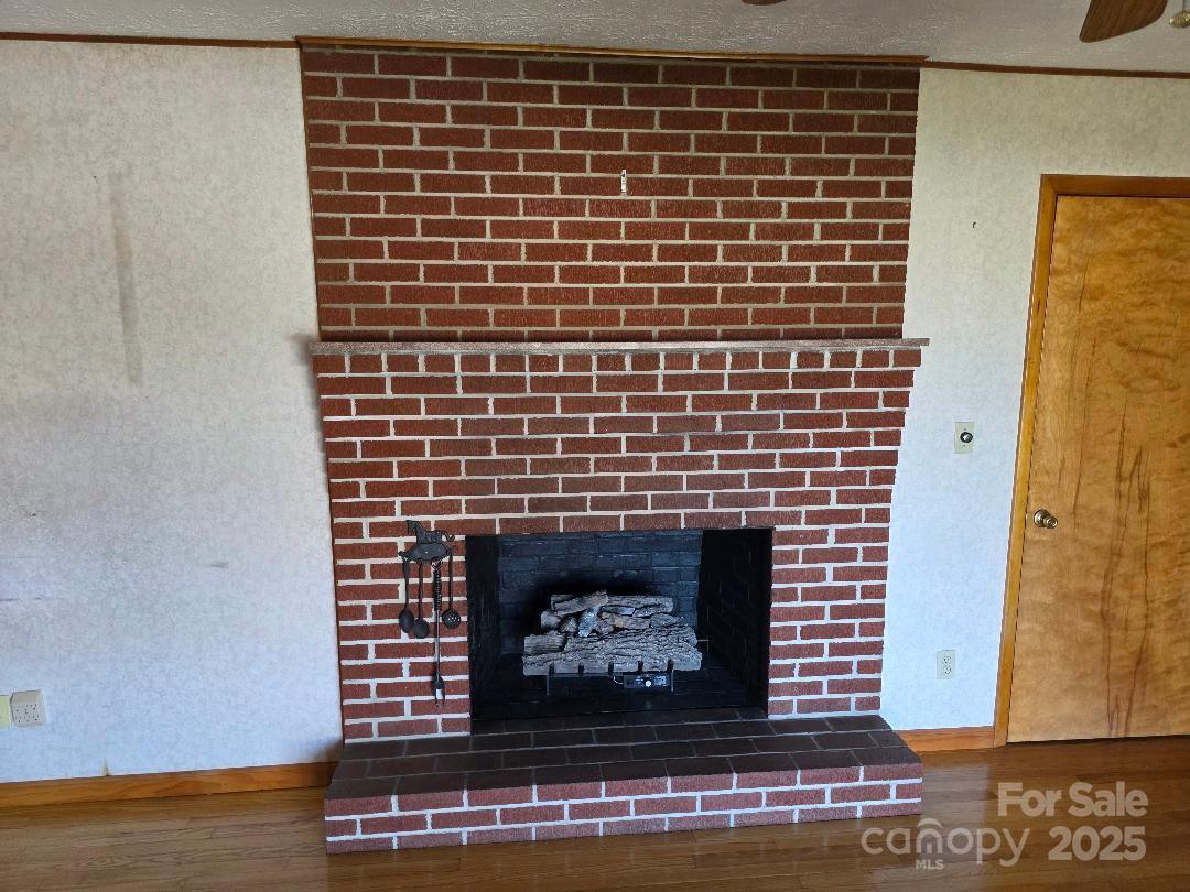1375 E US Highway 19E Highway — Burnsville