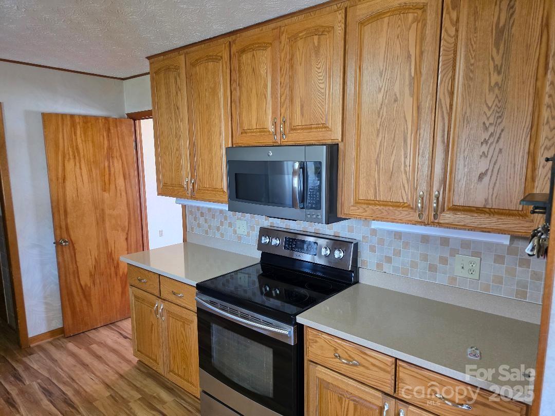 1375 E US Highway 19E Highway — Burnsville