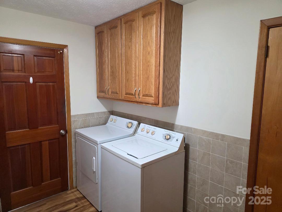 1375 E US Highway 19E Highway — Burnsville