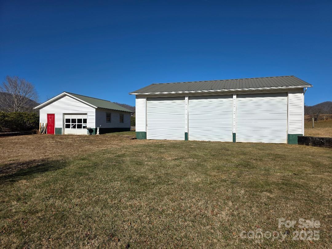 1375 E US Highway 19E Highway — Burnsville