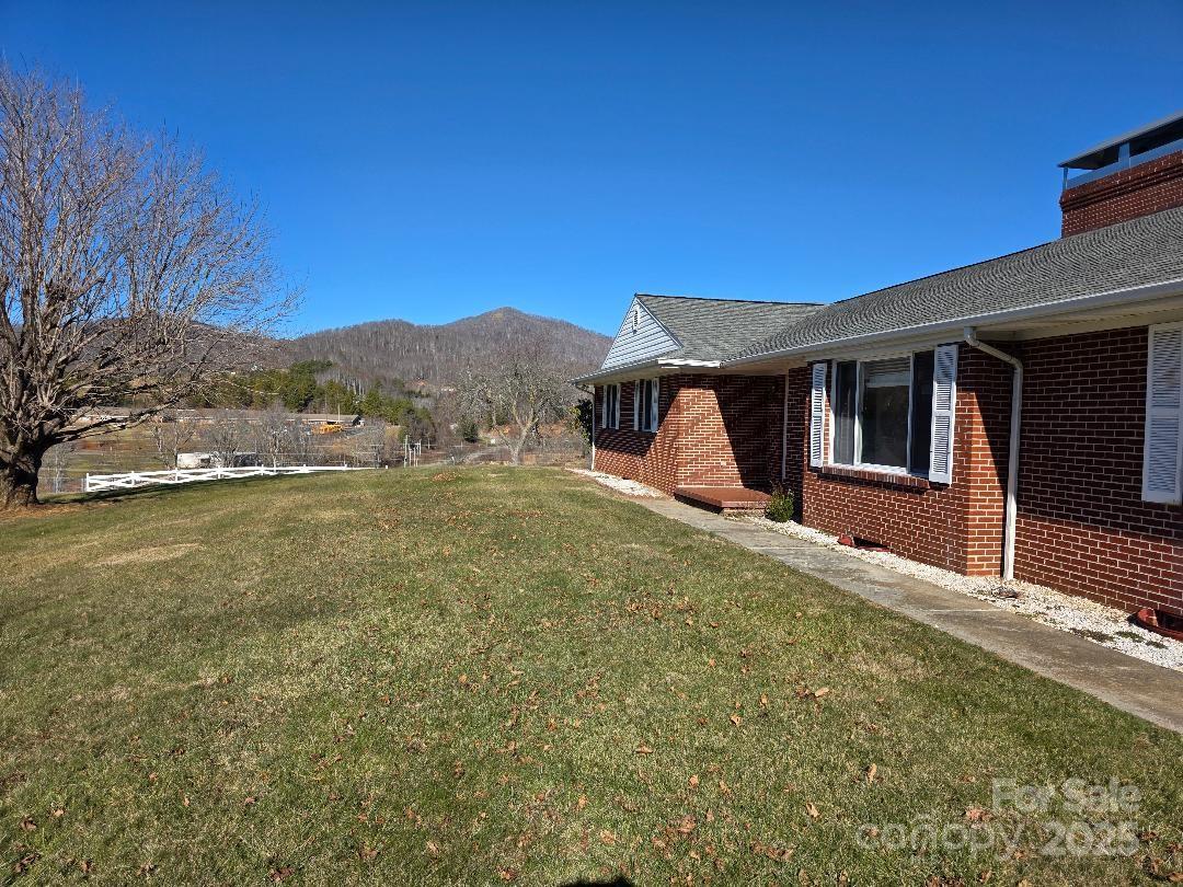1375 E US Highway 19E Highway — Burnsville