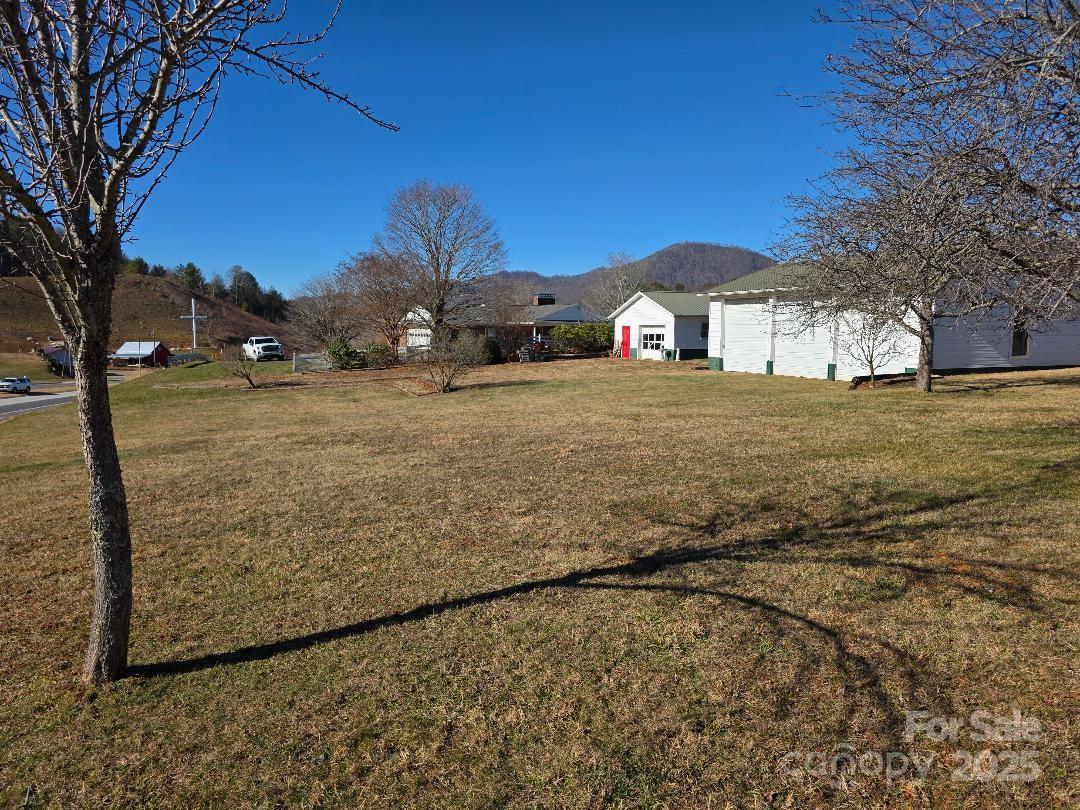 1375 E US Highway 19E Highway — Burnsville