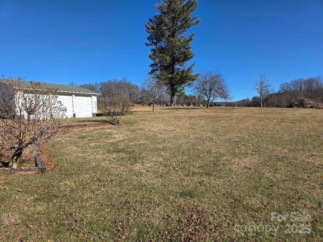 1375 E US Highway 19E Highway — Burnsville