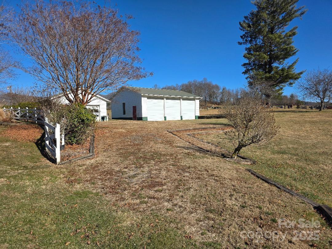 1375 E US Highway 19E Highway — Burnsville
