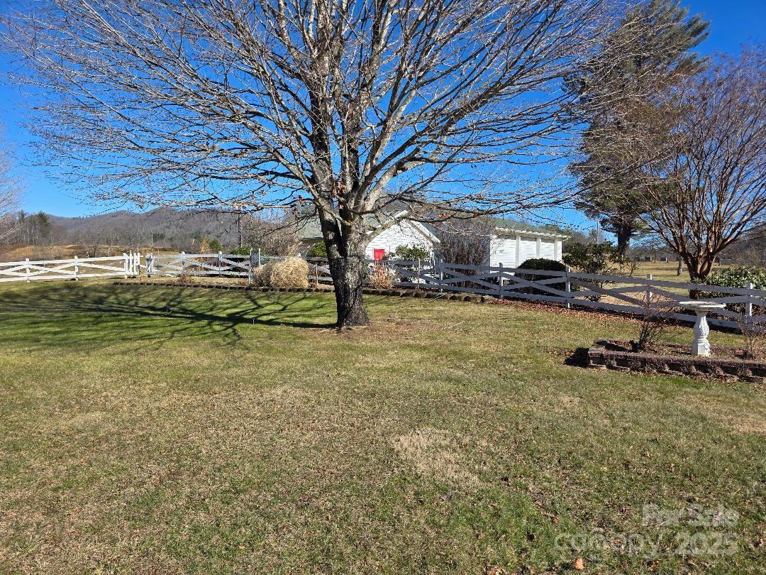 1375 E US Highway 19E Highway — Burnsville