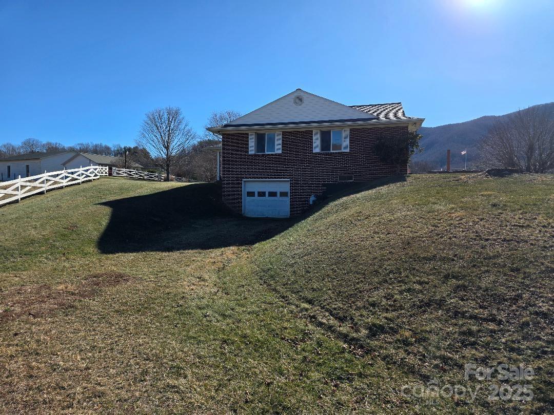 1375 E US Highway 19E Highway — Burnsville