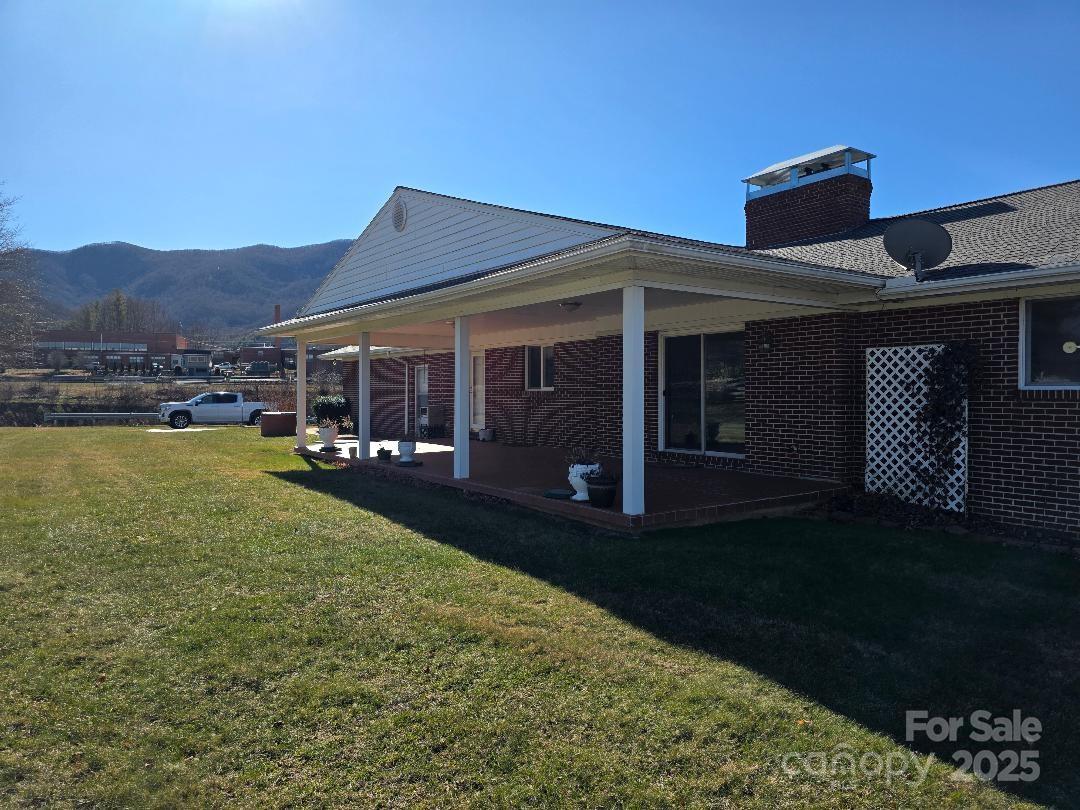 1375 E US Highway 19E Highway — Burnsville